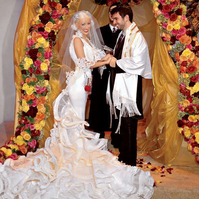 Christina Aguilera and ex-husband Jordan Bratman during their Jewish wedding.